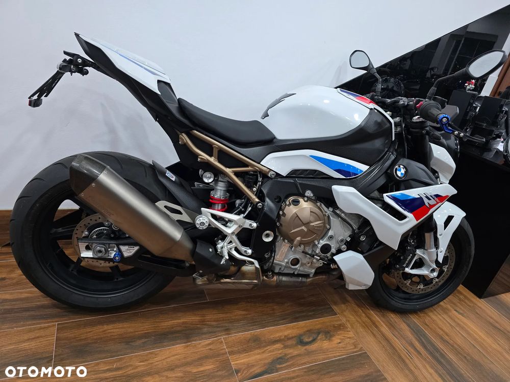 BMW S - 4