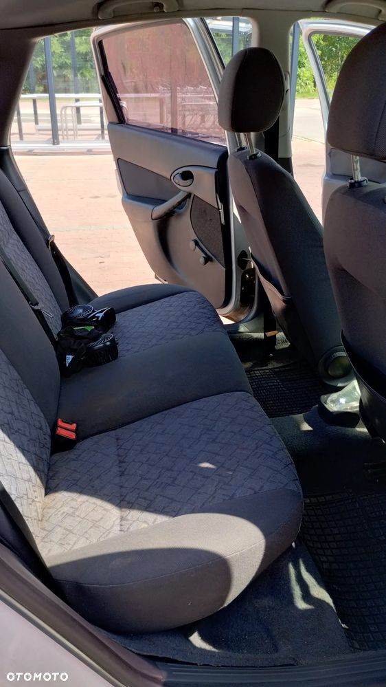Ford Focus 1.6 Ambiente - 6