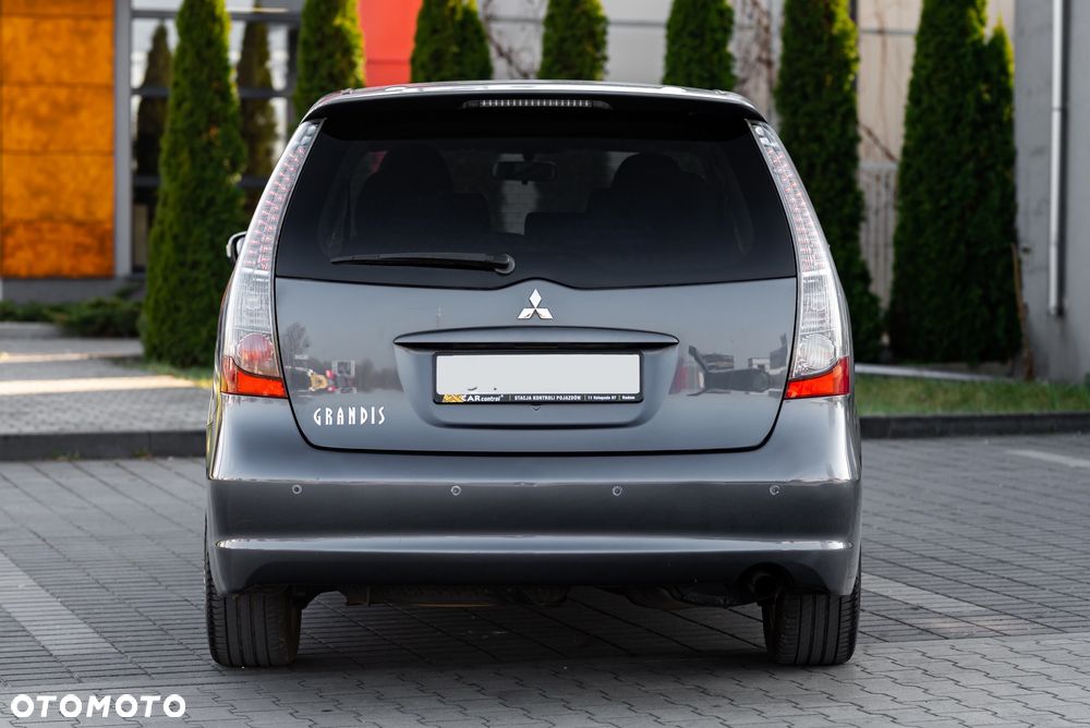 Mitsubishi Grandis 2.4 Invite - 8