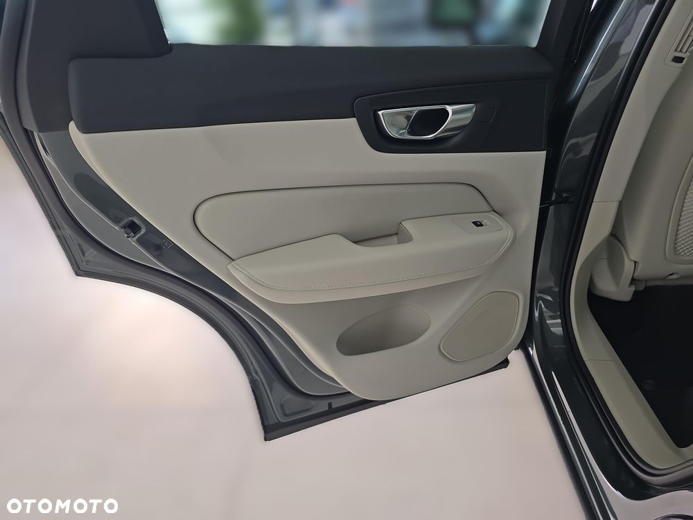 Volvo XC 60 B5 B AWD Ultra Dark - 10