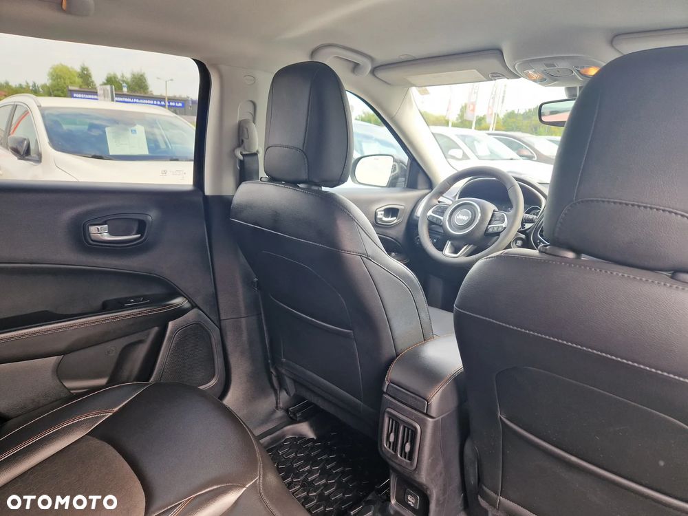 Jeep Compass - 30