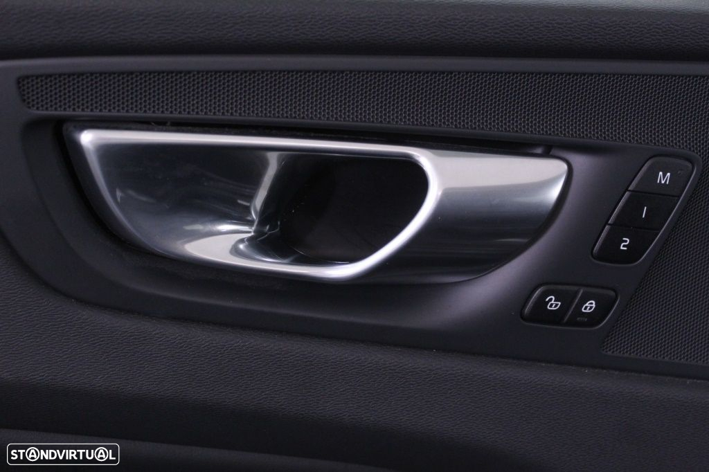 Volvo XC 60 2.0 T6 PHEV Plus Dark AWD - 21
