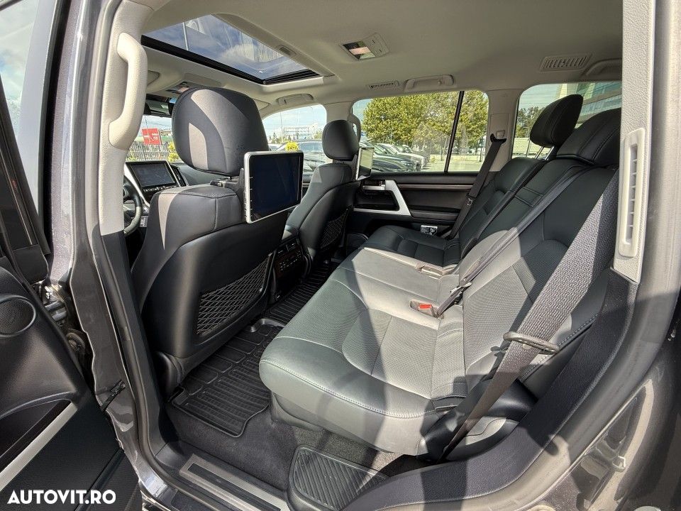 Toyota Land Cruiser - 15