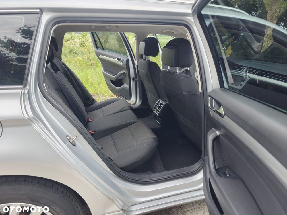 Volkswagen Passat - 34