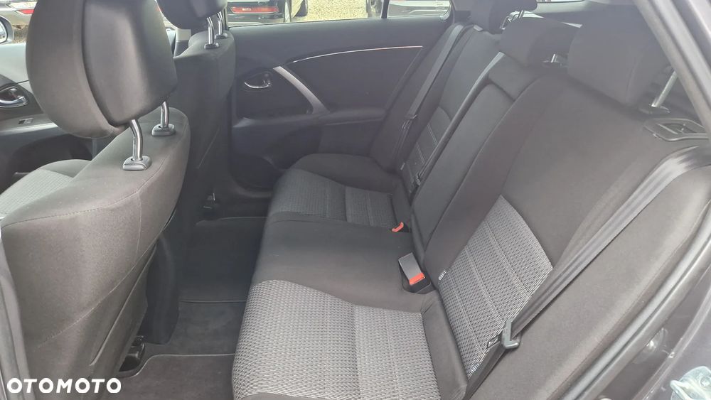 Toyota Avensis Combi 1.8 Executive - 17
