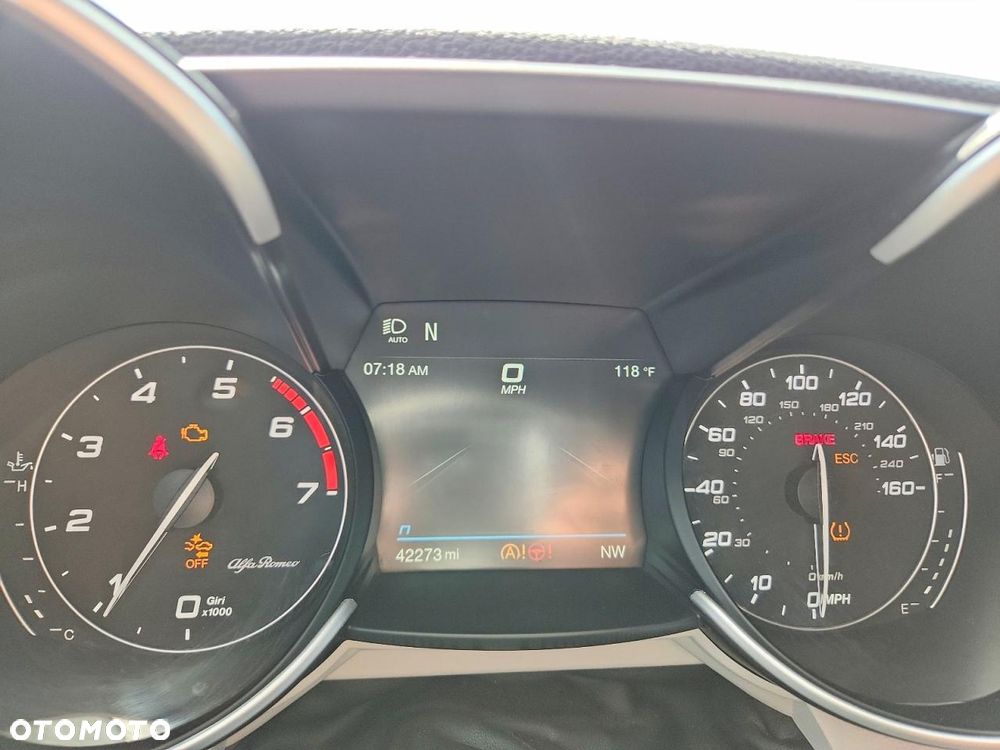 Alfa Romeo Giulia 2.0 Turbo 16V AT8-Q4 Ti - 11