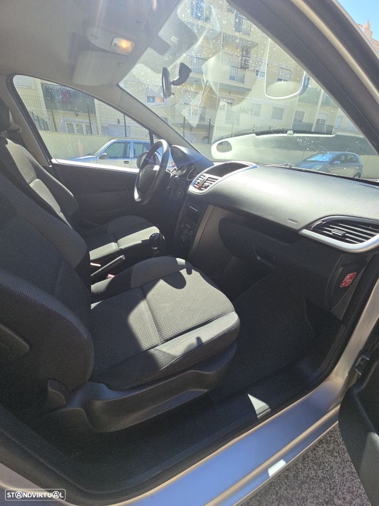 Peugeot 207 - 23