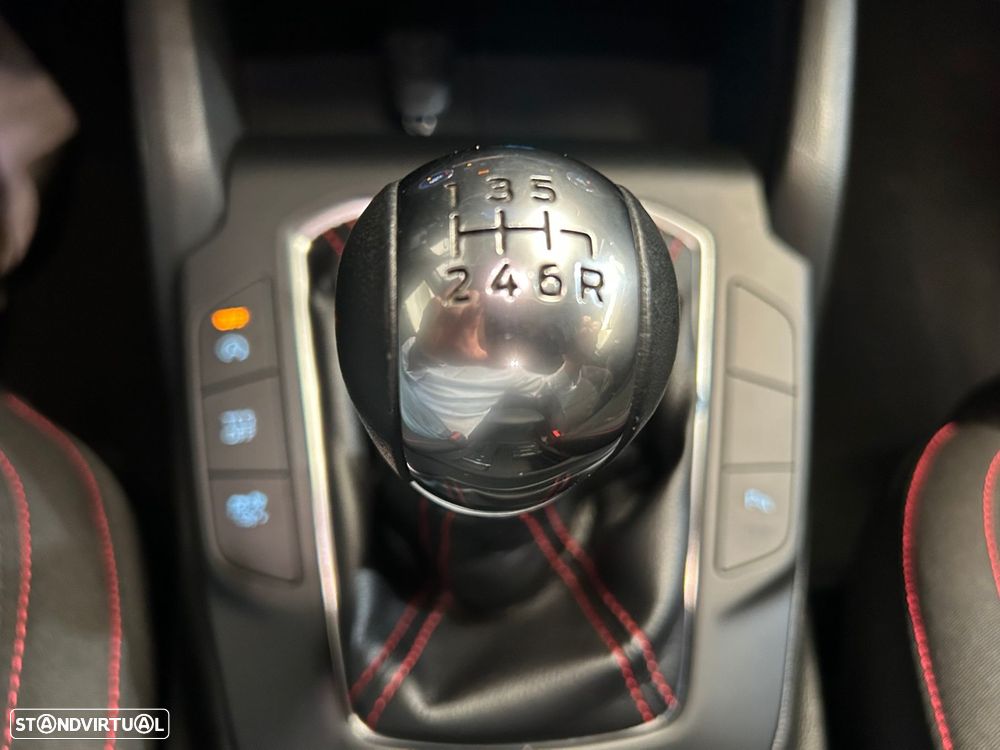 Ford Focus 1.0 EcoBoost MHEV ST-Line - 31