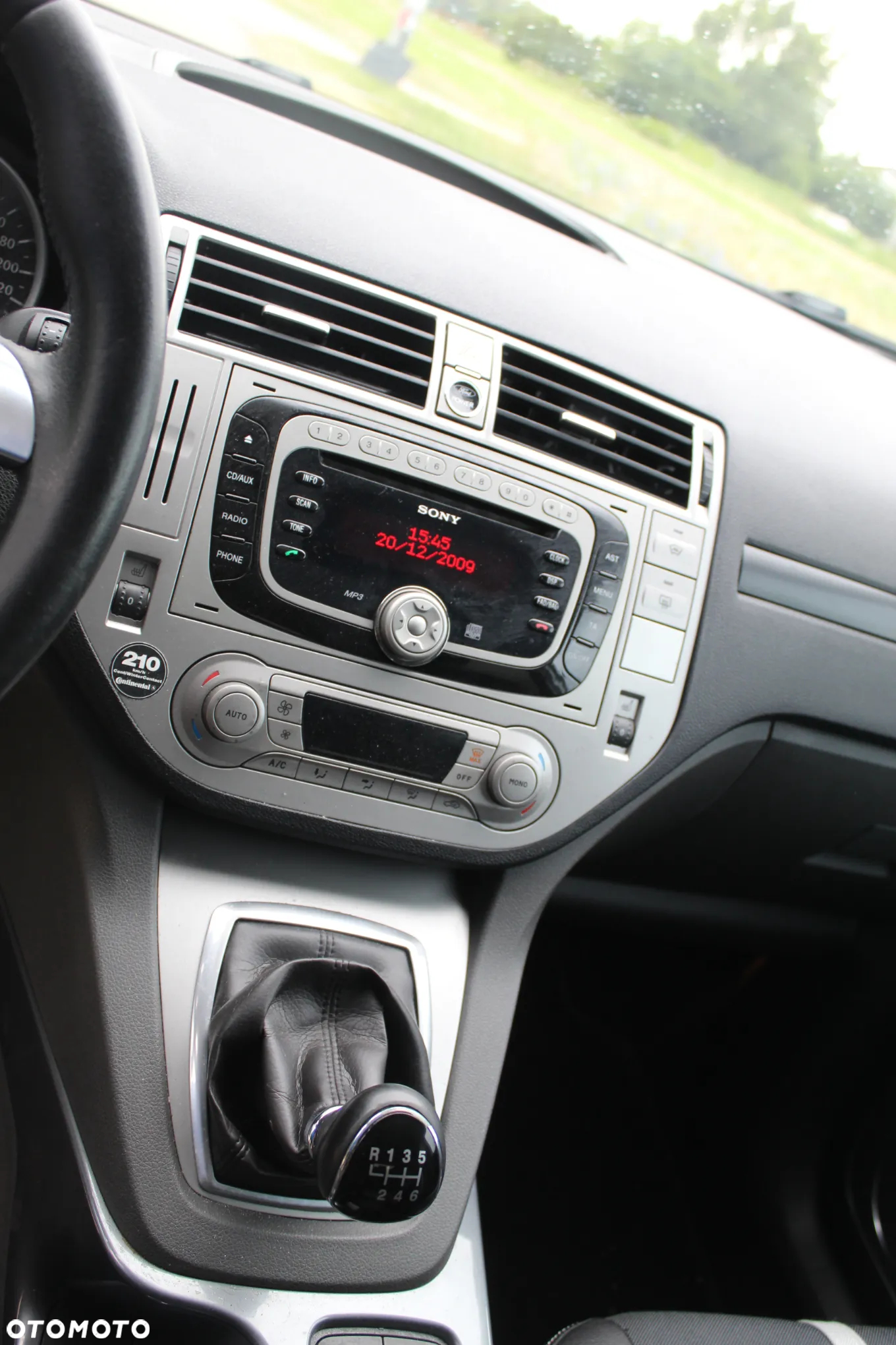 Ford Kuga 2.0 TDCi 2x4 Titanium - 14
