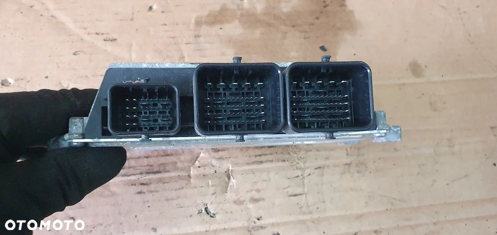Sterownik komputer silnika Citroen C3 II 1.0 VTI 9805895780 - 3