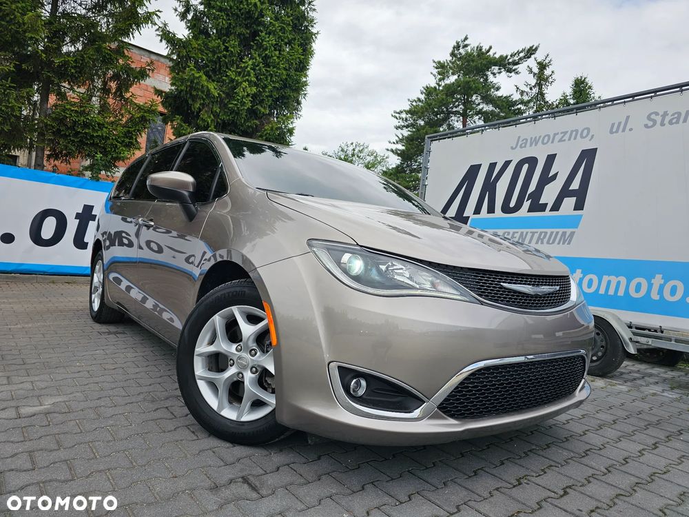 Chrysler Pacifica - 1