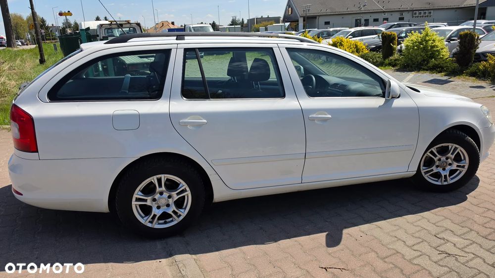 Skoda Octavia 1.6 Combi Ambiente - 13