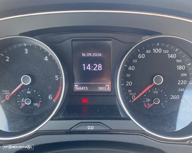 VW Passat 1.6 TDI BlueMotion - 8