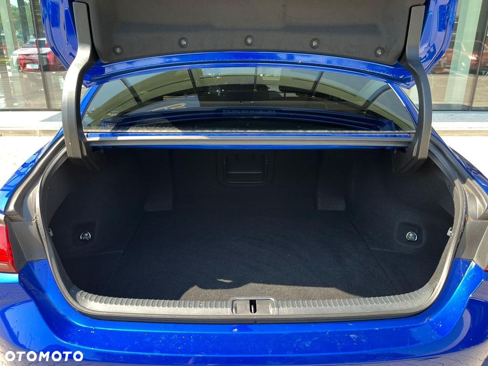 Lexus ES 300h F Sport Design - 30