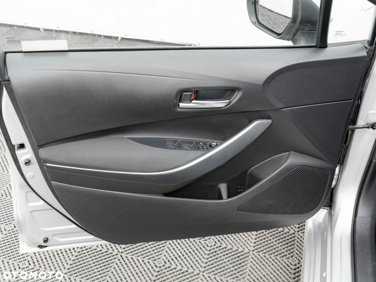 Toyota Corolla 1.8 Hybrid Comfort - 13