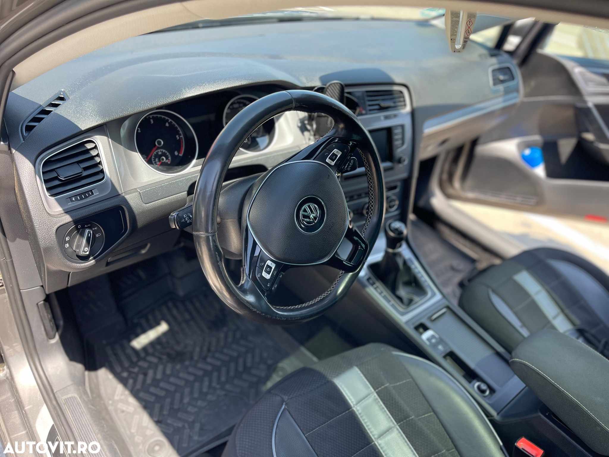 Volkswagen Golf 1.6 TDI BMT Comfortline - 12