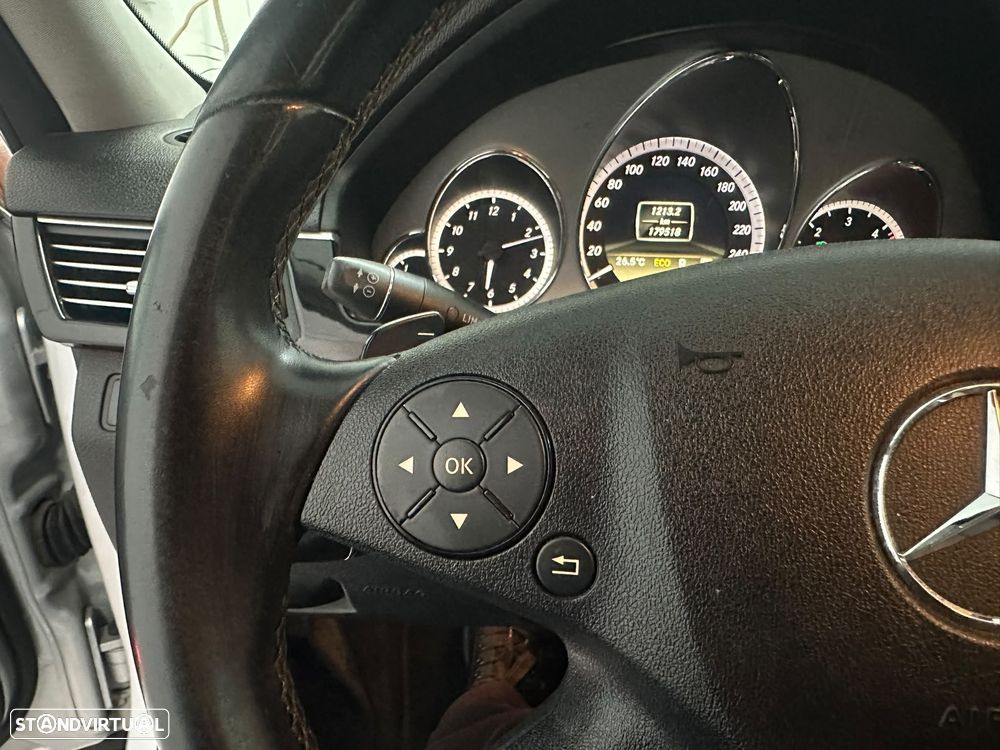 Mercedes-Benz E 250 BlueTEC Avantgarde Auto. - 28