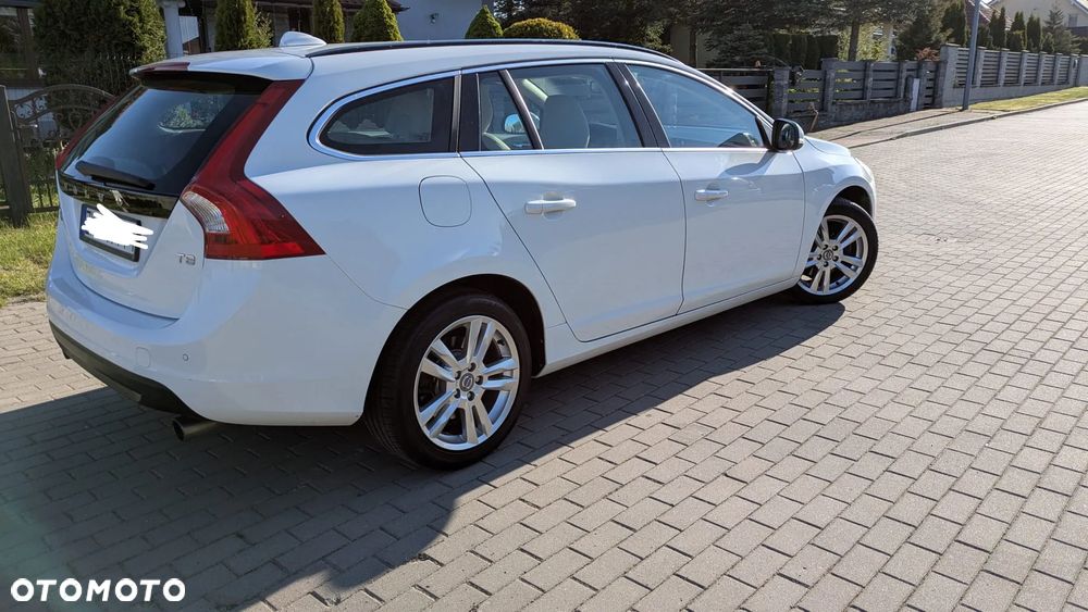 Volvo V60 T3 Momentum - 11
