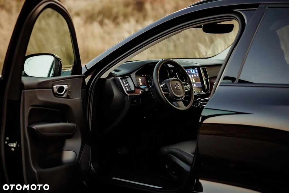 Volvo XC 60 B5 B AWD Plus Black Edition - 23