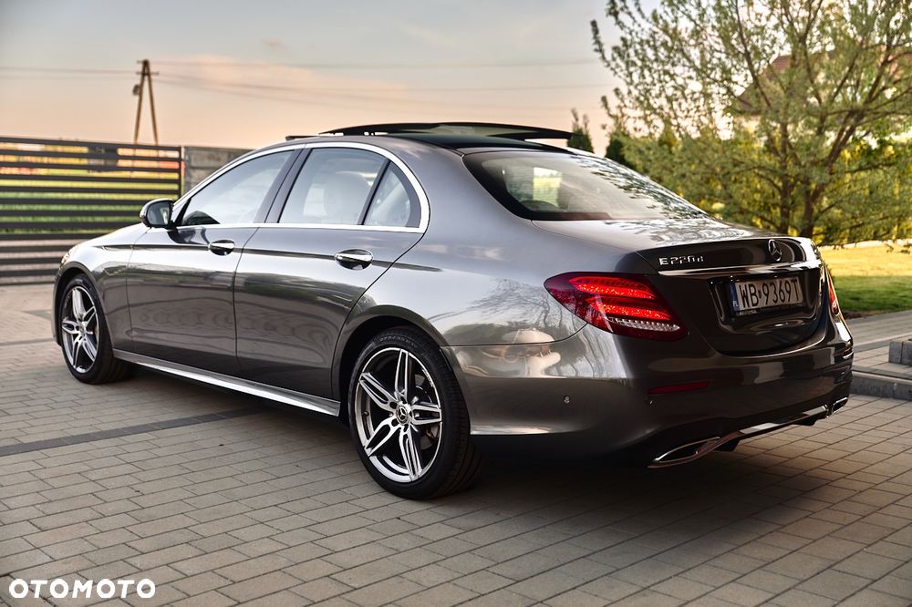 Mercedes-Benz Klasa E 220 d 4-Matic 9G-TRONIC - 11