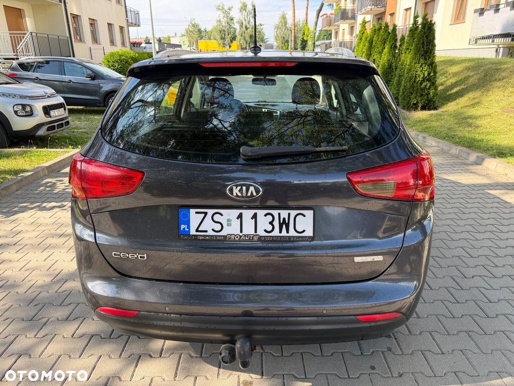 Kia Ceed - 11