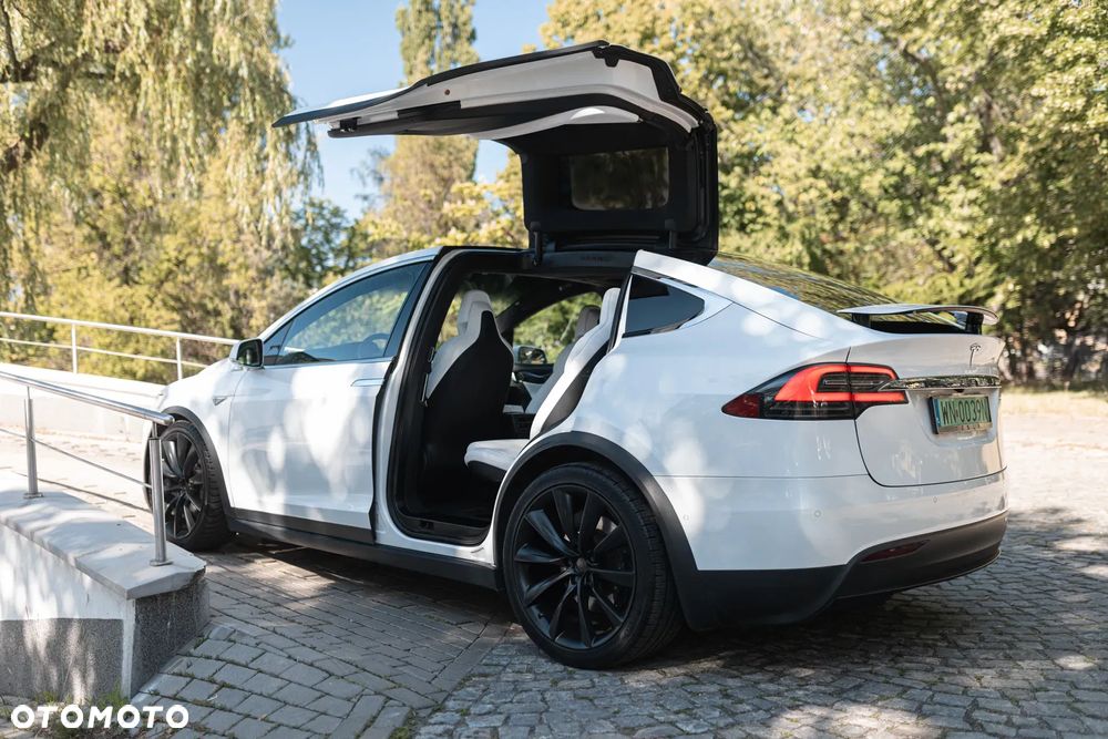 Tesla Model X 75 D - 10