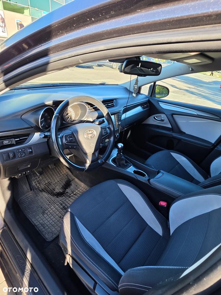 Toyota Avensis 1.8 Premium - 13