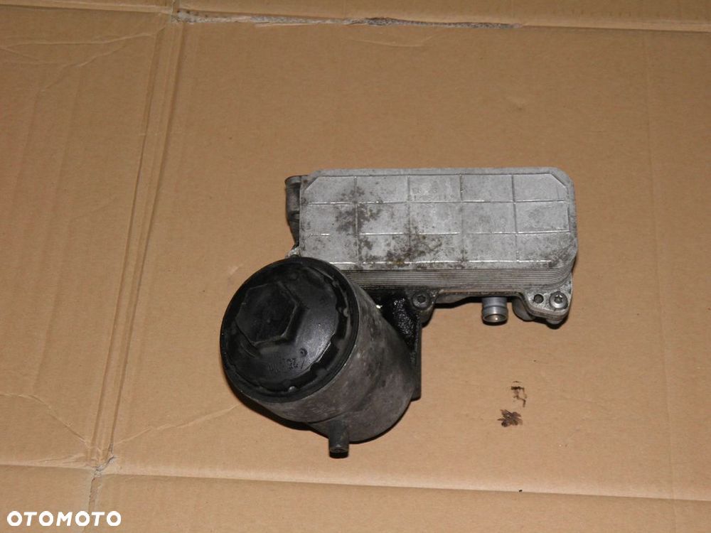 VW T5 2.5TDI 03- PODSTAWA OLEJU FILTRA Z CHŁODNICZKĄ - 3