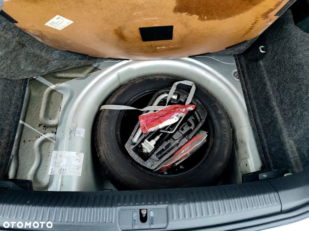 Volkswagen Polo 1.4 16V Trendline - 29