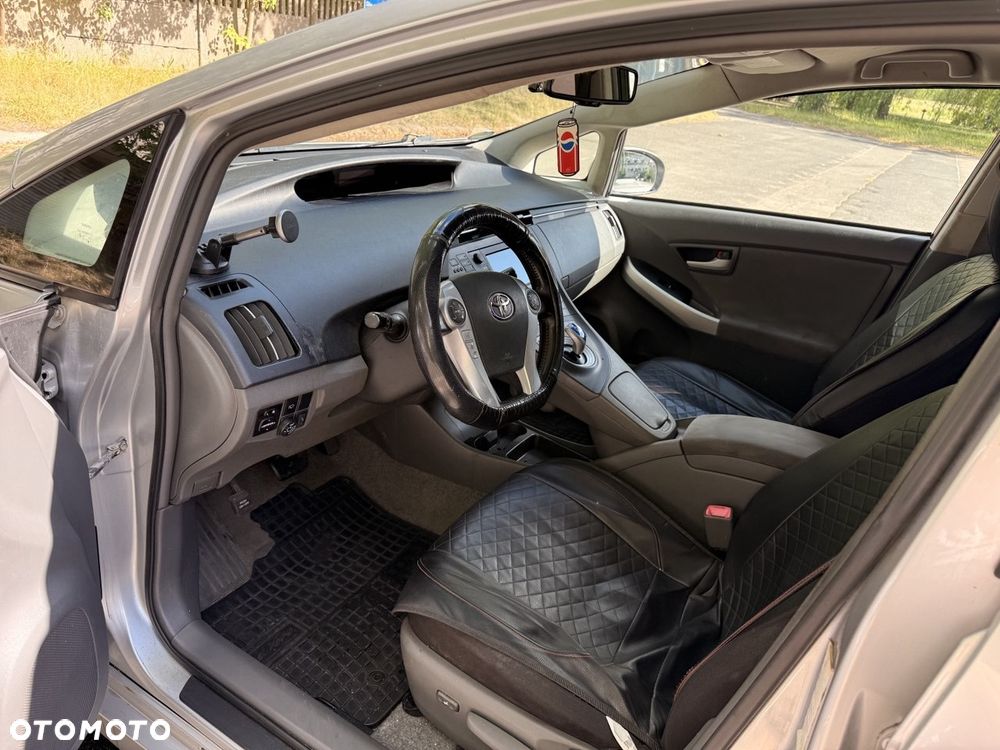 Toyota Prius 1.8 HSD Prestige - 3
