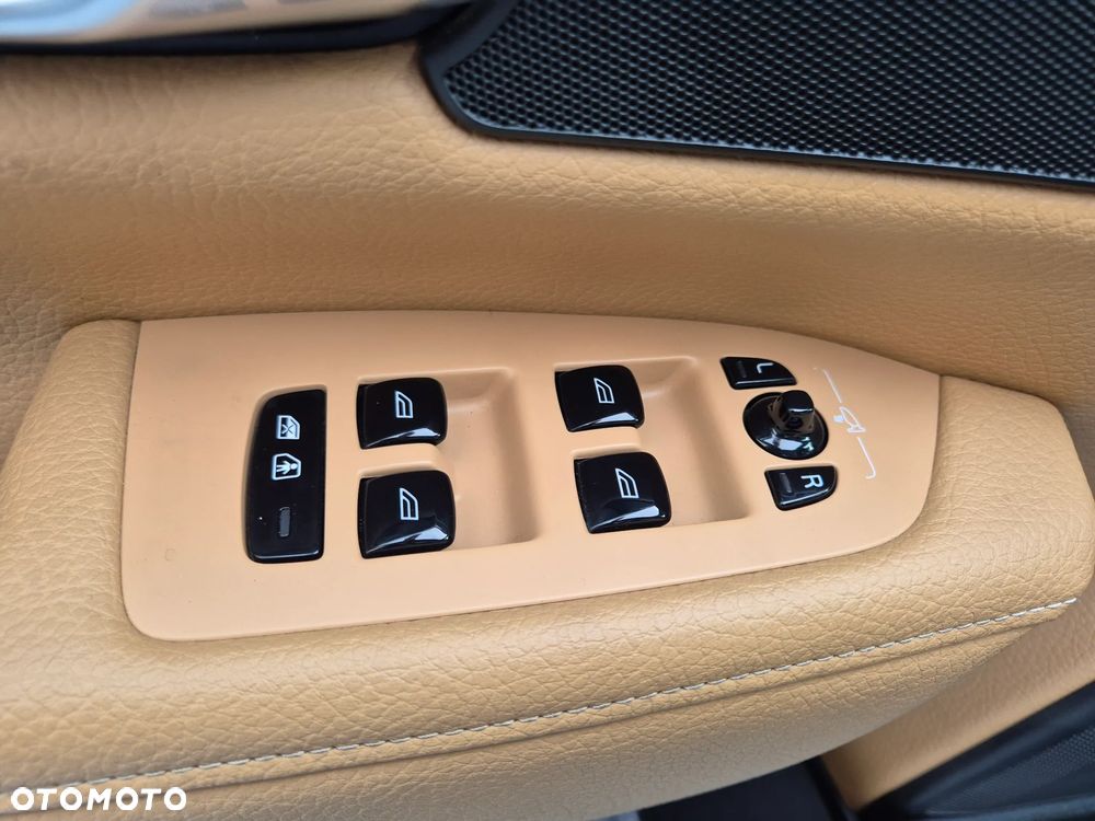 Volvo V90 D3 Momentum Pro - 25