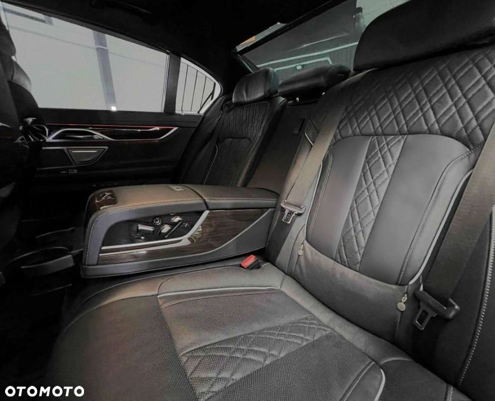 BMW Seria 7 - 12
