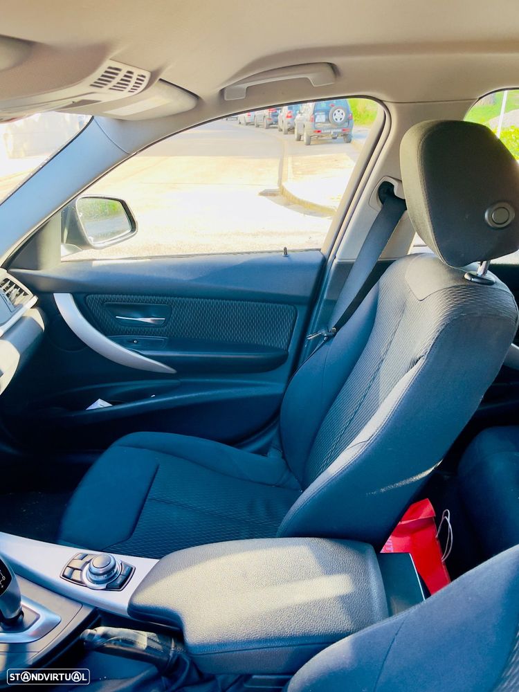 BMW 318 d Auto Exclusive - 7