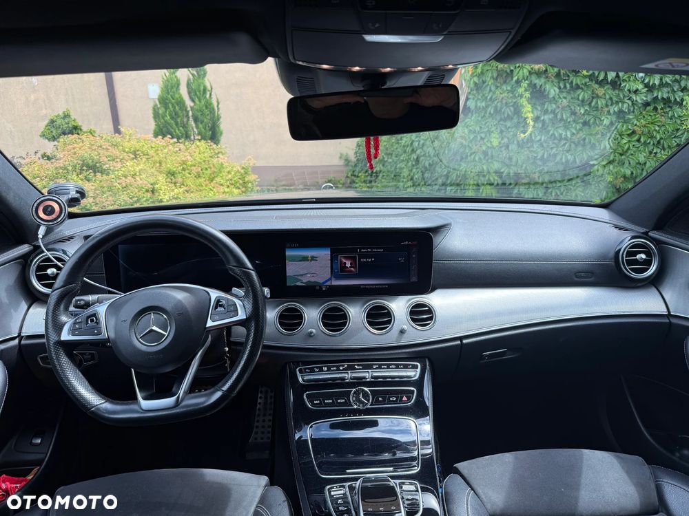 Mercedes-Benz Klasa E 220 d 4-Matic 9G-TRONIC - 15