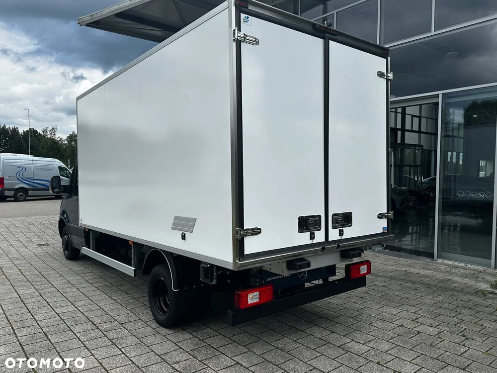 Mercedes-Benz Sprinter - 9