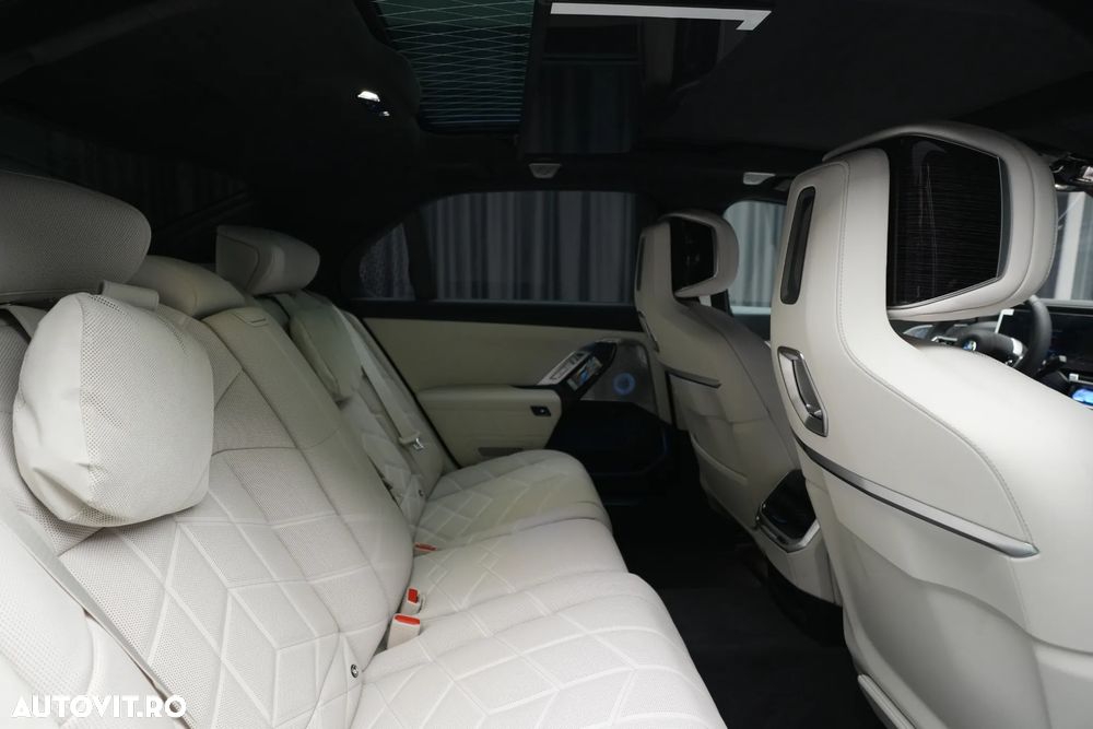 BMW Seria 7 740d xDrive MHEV - 37