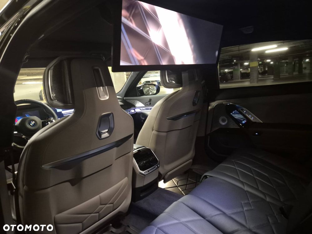 BMW Seria 7 M760e PHEV xDrive sport - 14