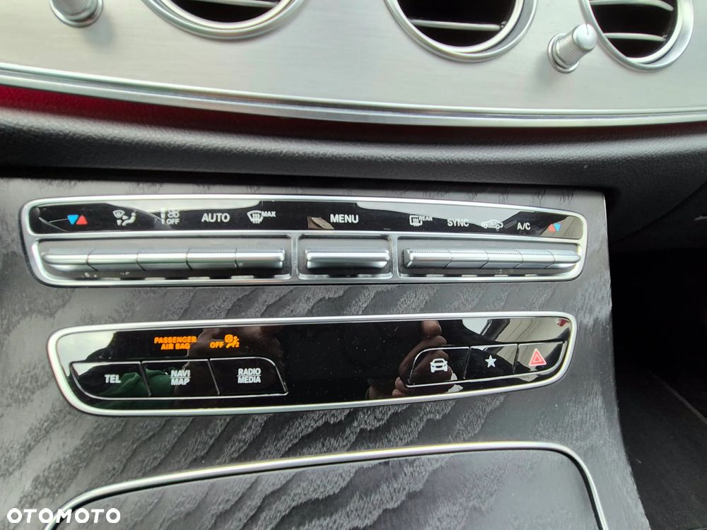 Mercedes-Benz Klasa E 220 d 4Matic 9G-TRONIC AMG Line - 28