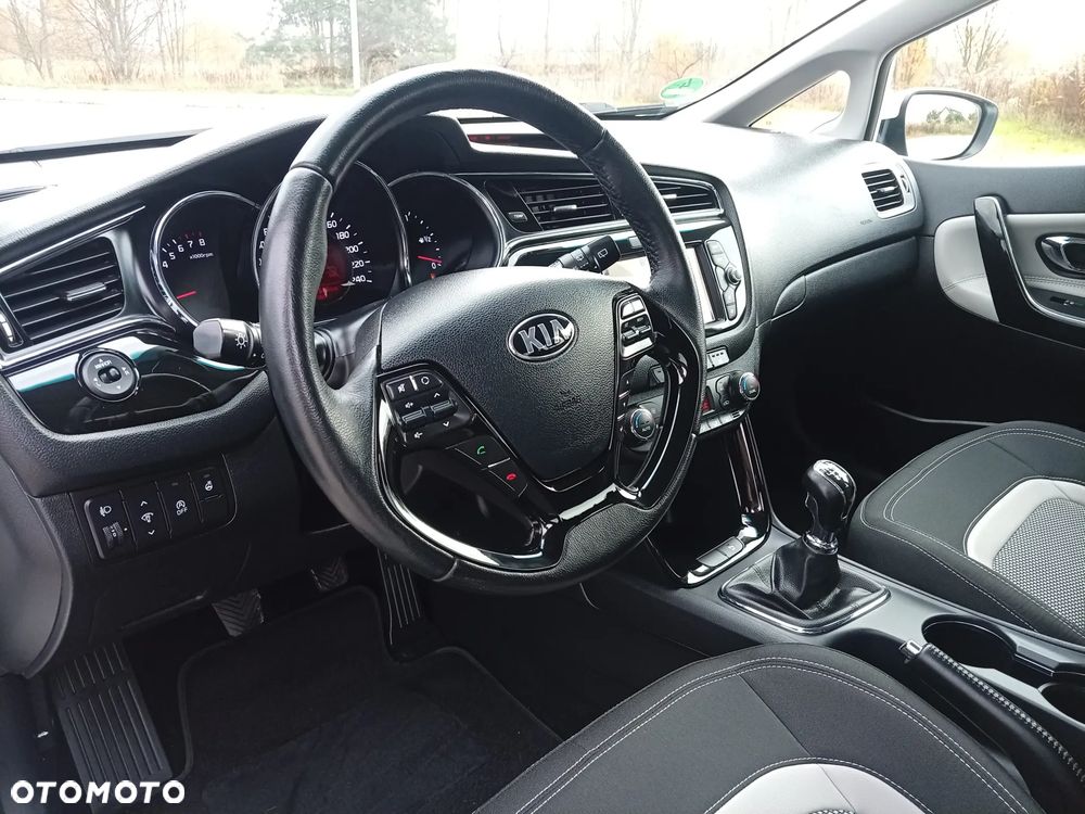Kia Ceed - 32
