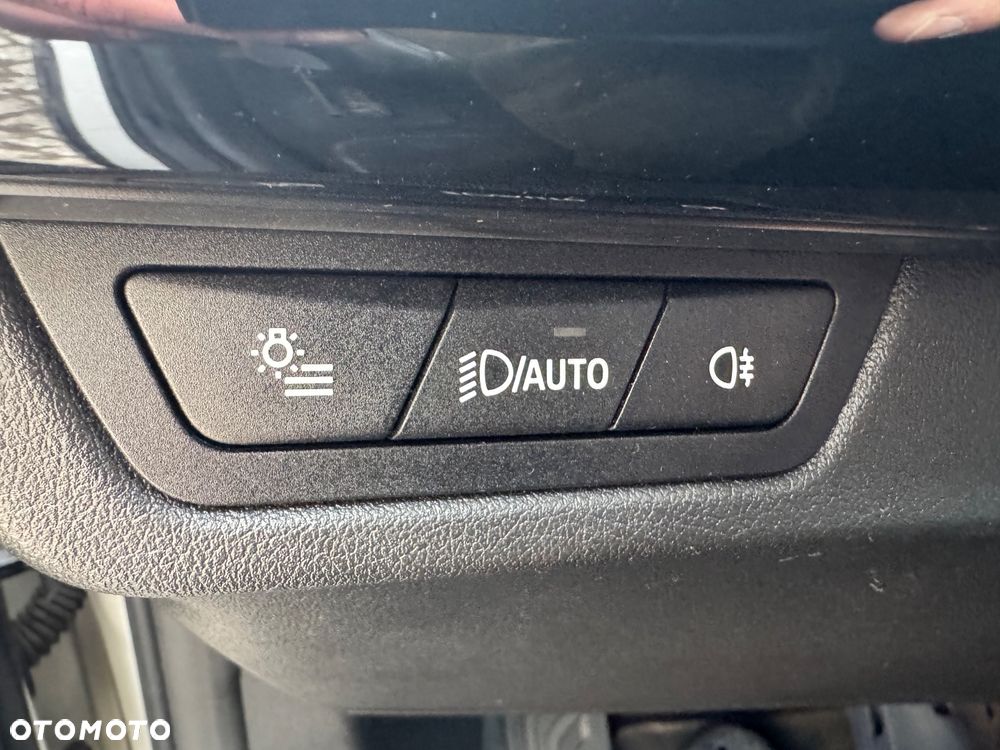 BMW iX1 xDrive30 66.5kWh xLine - 36