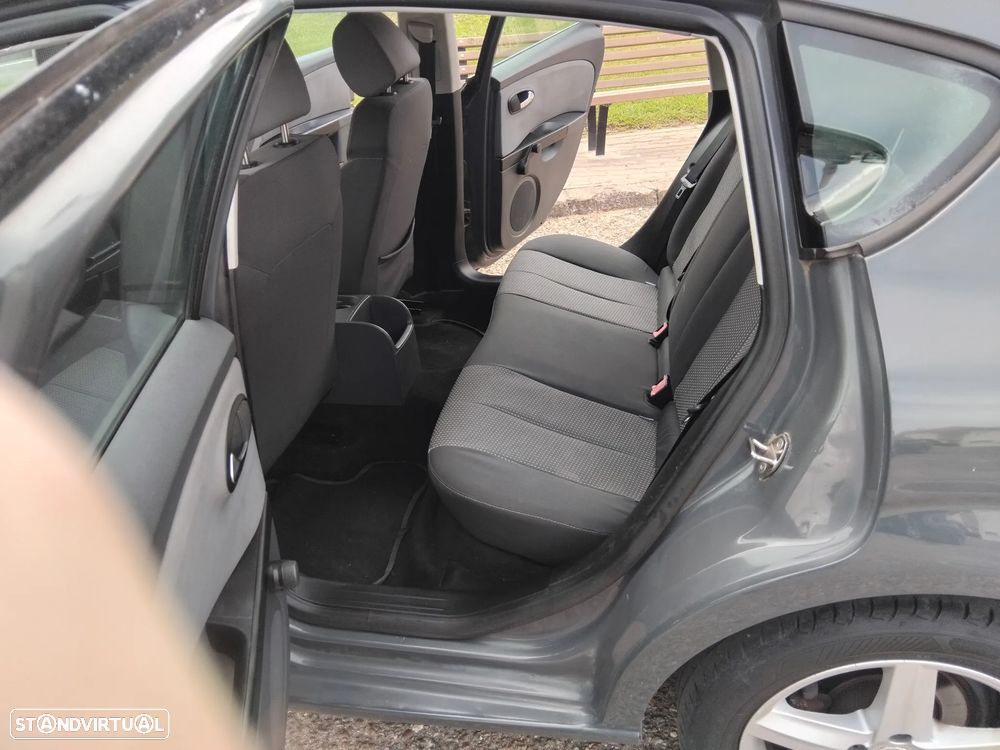 SEAT Leon 1.6 TDI ECOMOTIVE Style - 11