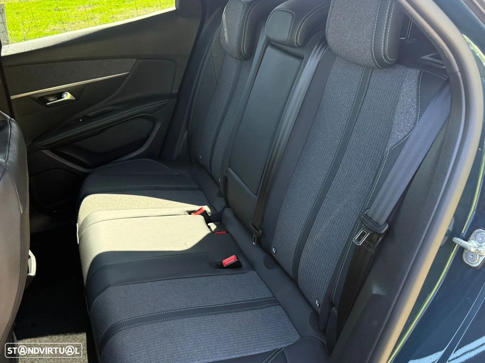 Peugeot 3008 1.5 BlueHDi Allure EAT8 - 33