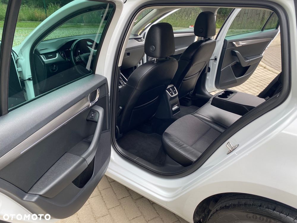 Skoda Octavia Combi 1.6 TDI DSG Premium Edition - 29