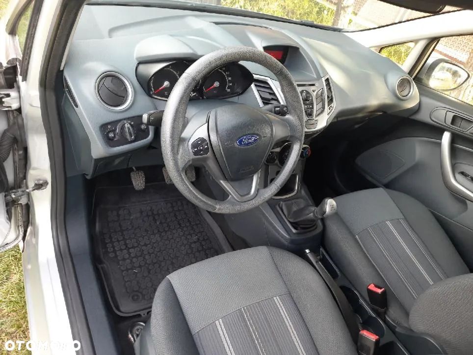 Ford Fiesta - 10