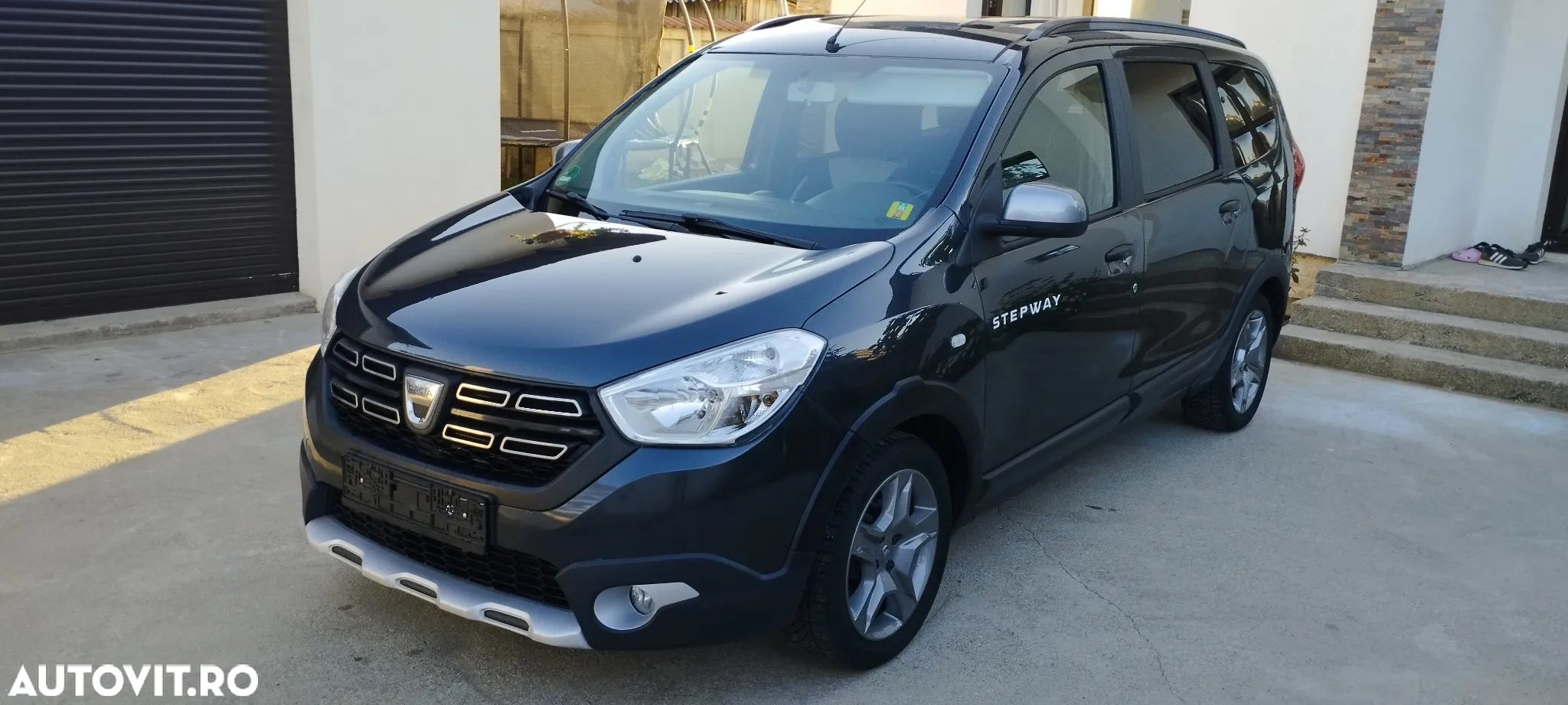 Dacia Lodgy 1.6 SCe Stepway - 1