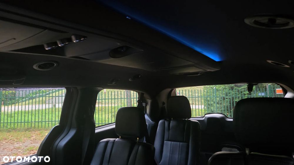 Dodge Grand Caravan - 10