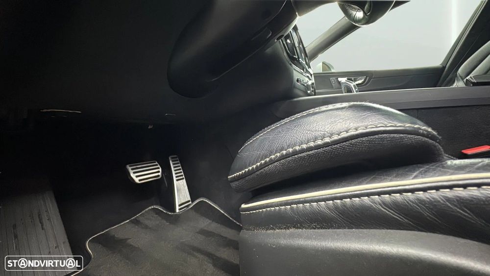 Volvo XC 60 2.0 T8 PHEV R-Design AWD - 16