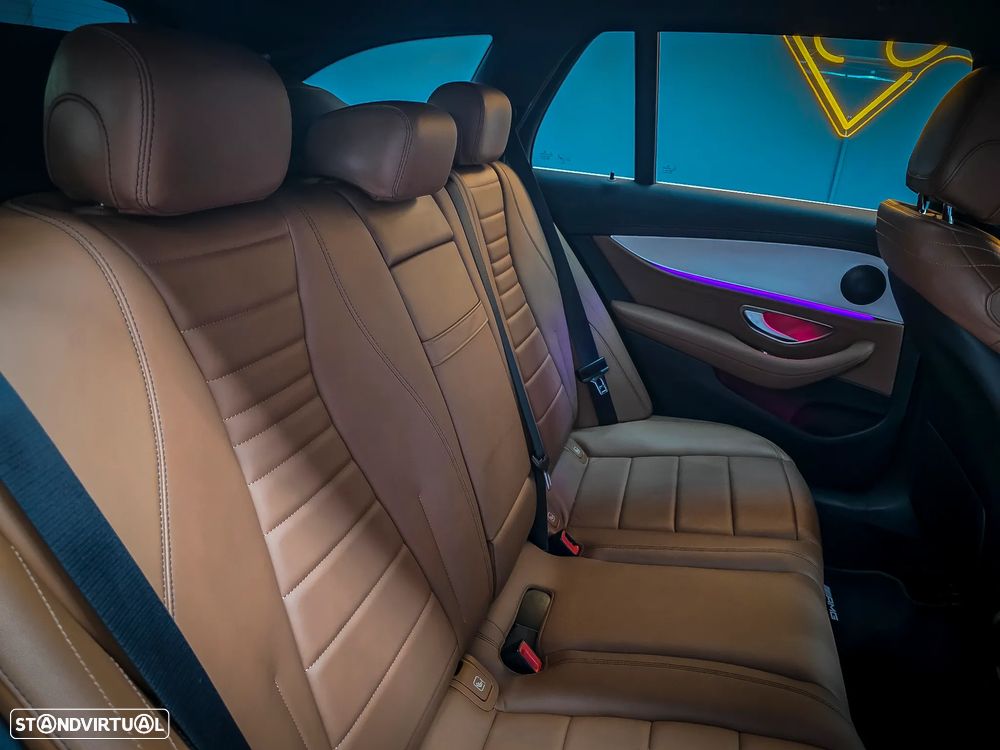 Mercedes-Benz E 300 de 9G-TRONIC AMG Line - 23