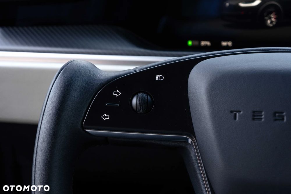Tesla Model X Plaid - 22