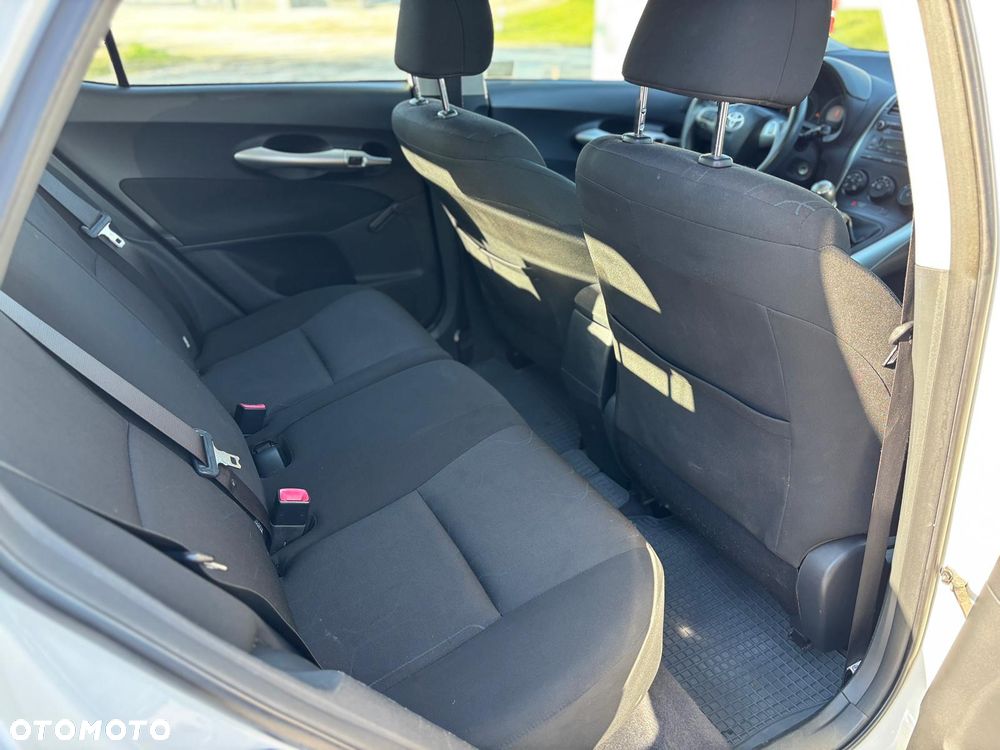 Toyota Auris 1.4 D-4D Luna EU5 - 11